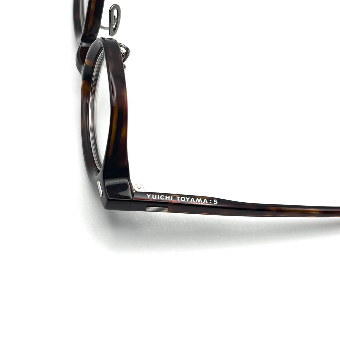 Yuichi Toyama 5 Beacon 03 — Demi/Silver